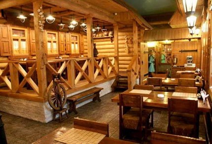Деревянные конструкции и элементы декора ресторана нуждаются в дополнительной защите