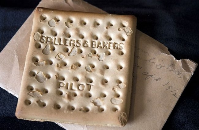 В Англии на аукционе за 23 тысячи долларов продан крекер с "Титаника"
