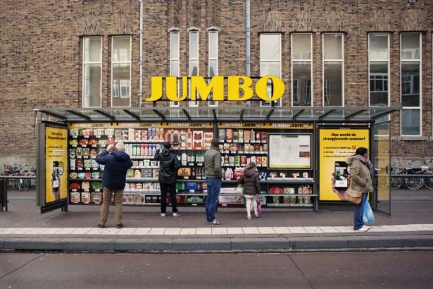 В Голландии автобусная остановка превратилась в супермаркет Jumbo