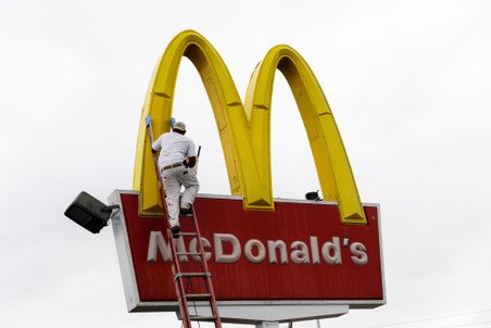 Корпорация McDonald’s переезжает под налоговую юрисдикцию Британии